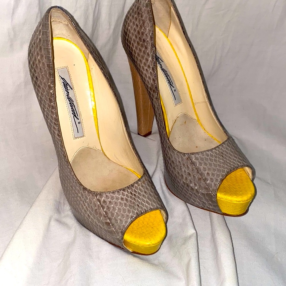 Brian Atwood Snake Skin Platforms Size 36 Shoes in Grey 1" Platform 5.5" Heel